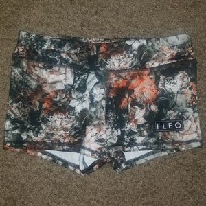 Fleo size M 3.25 Never Worn